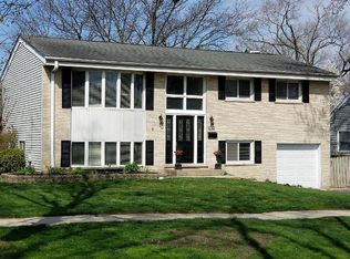 832 S Linden Ave, Elmhurst, IL 60126