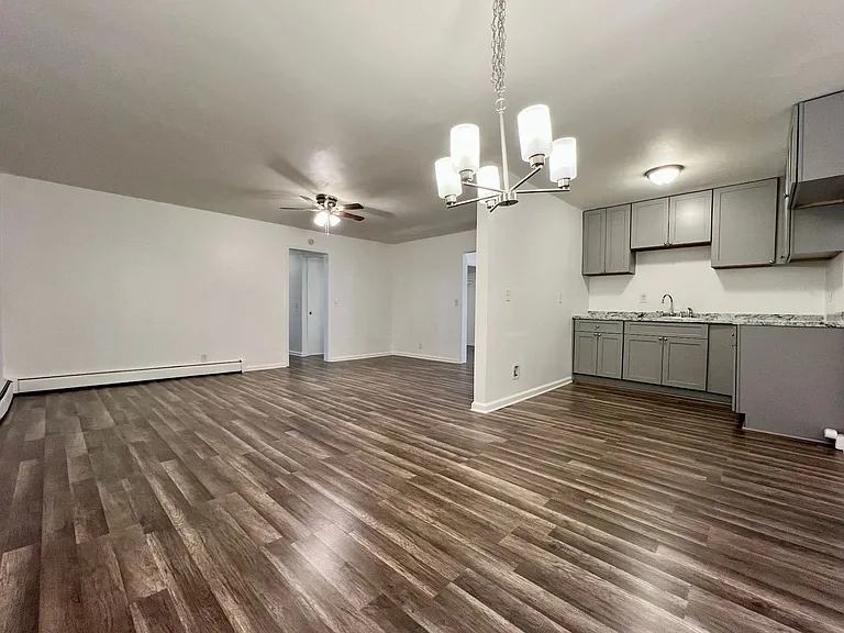 309 Ross St NE — Photo 2