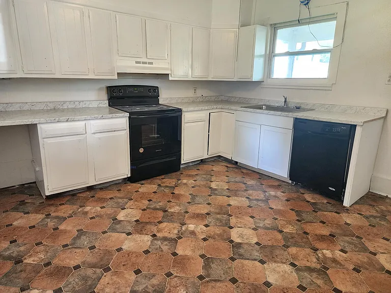 43 Decrow Ave — Photo 2