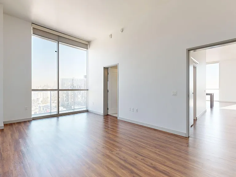 3033 Wilshire — Photo 89