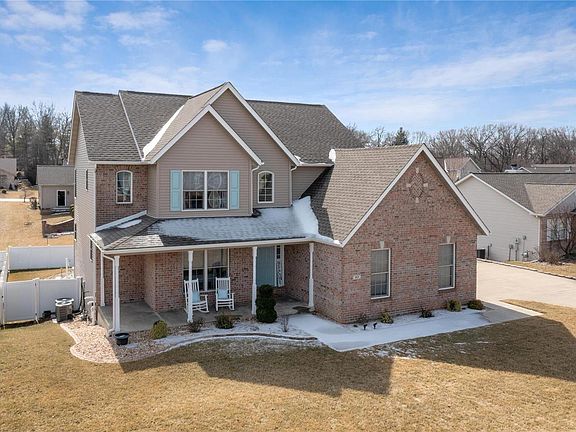 3rd image of 10 Oakwood Ct