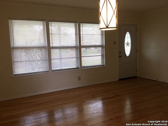 4th image of 246 Antrim Dr