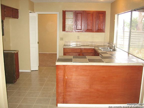 2nd image of 7143 Walnut Trce