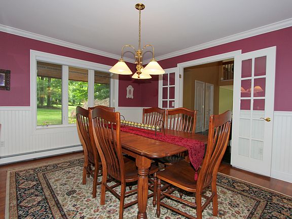 3rd image of 18 Louis Dr