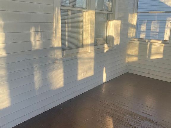 5th image of 242 W Chesterfield Ave
