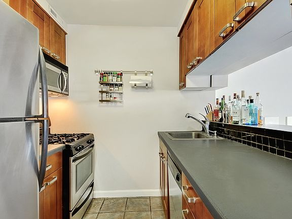 3rd image of 275 W 96th St APT 12C