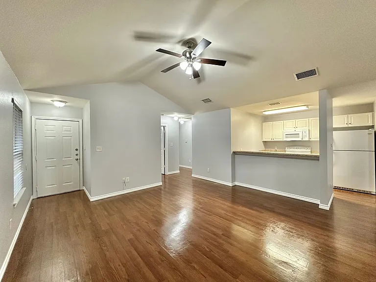 8720 Mansion Creek Cir — Photo 17