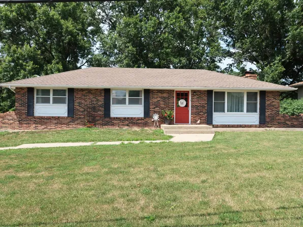 3311 Lake Trenton Dr, Trenton, MO 64683