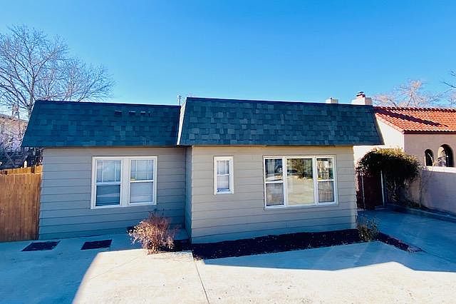 1st image of 207 Girard Blvd SE