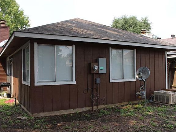 3rd image of 1921 Greenwood Dr