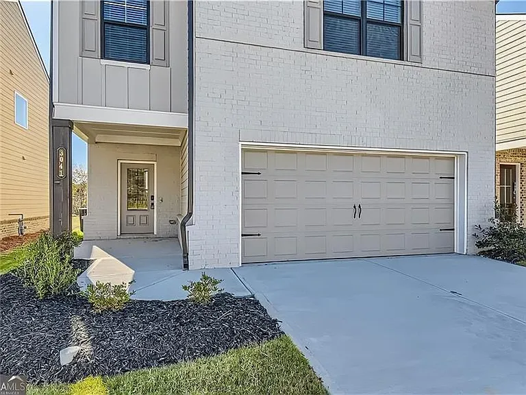 3041 Westgate Park Dr — Photo 2