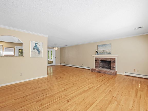 5th image of 120 Coventry Ln