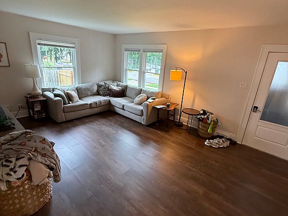 3rd image of 2827 Wood St