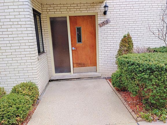 2nd image of 1516 W Touhy Ave Front 1