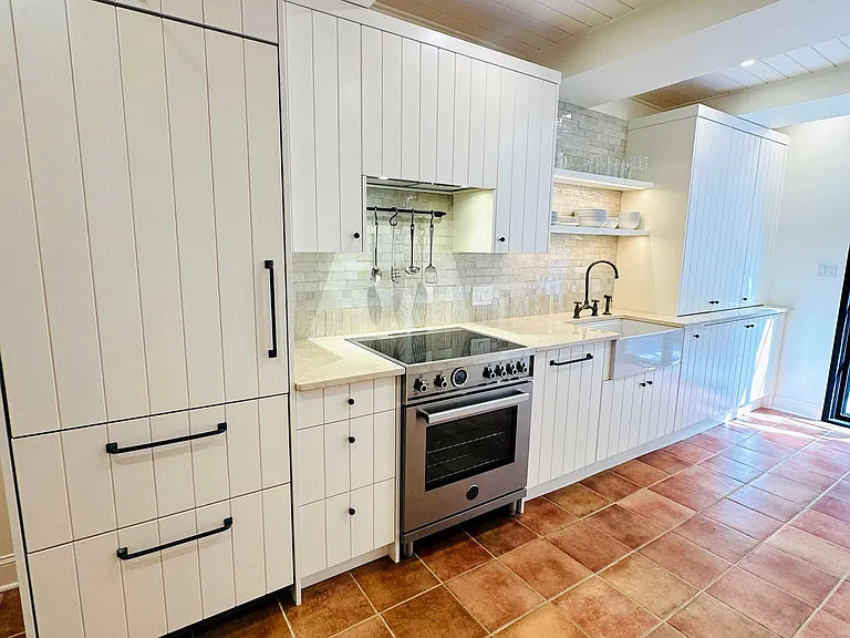 Kitchen with appliance garage and washer dryer to right