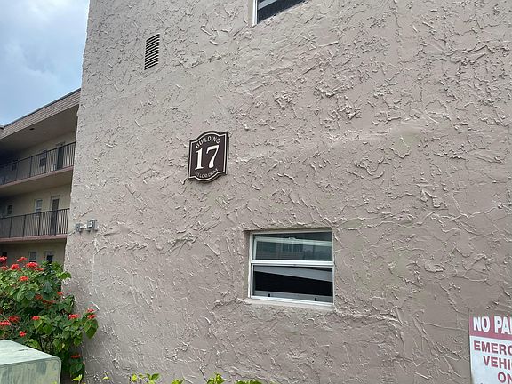 5th image of 715 Lori Drive #110