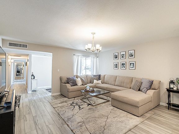 3rd image of 4538 W Poinsettia Dr
