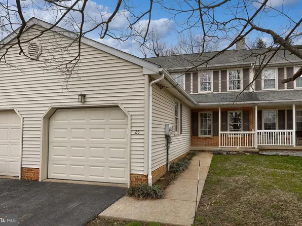 25 Greythorne Rd, Lancaster, PA 17603