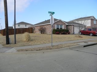 211 Hilltop Dr, Justin, TX 76247