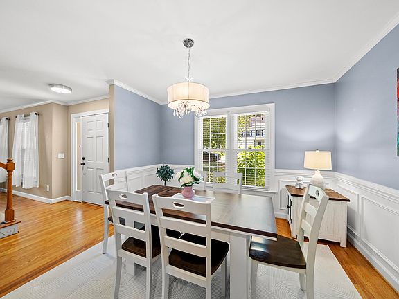 5th image of 725 Bahama Ct