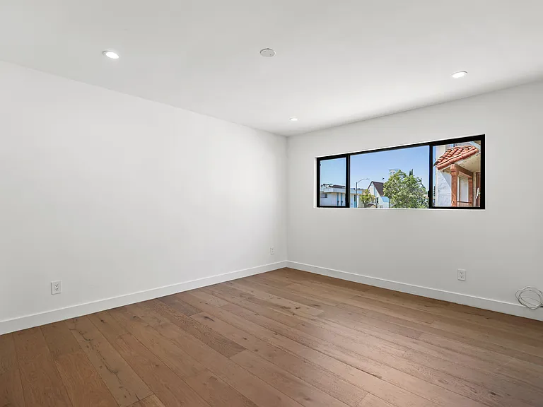 1480 S Canfield Ave — Photo 15