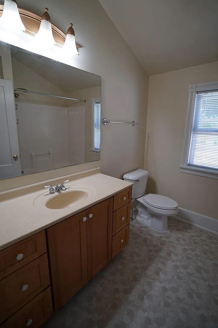 Large sunny Country Home by Sauk City — Photo 4