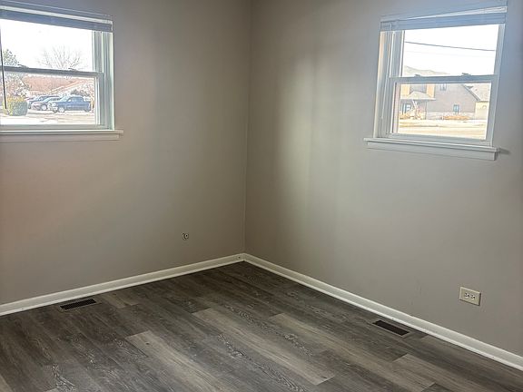 4th image of 1617 Sheffield Ave