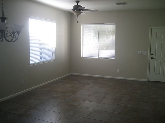 5th image of 3005 E Franklin Ave