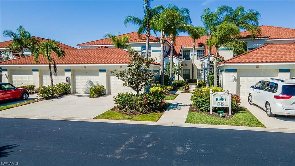 3 bed, 2.0 bath, 1279 sqft, $2,000 — Photo 3
