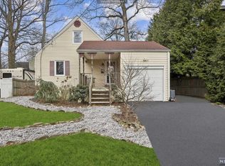 136 Knickerbocker Rd, Dumont, NJ 07628