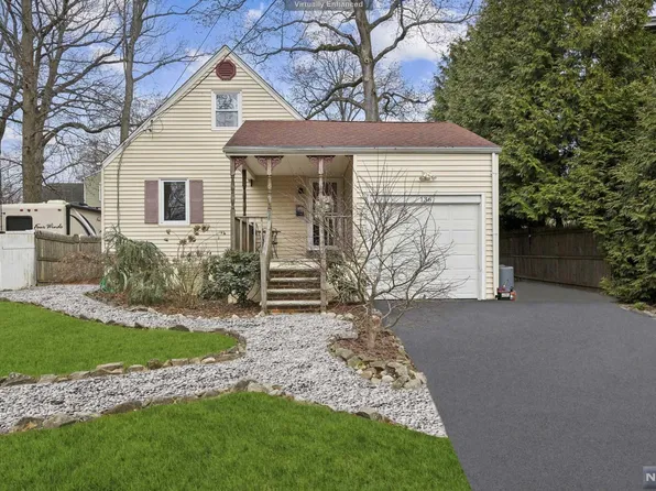 136 Knickerbocker Rd, Dumont, NJ 07628