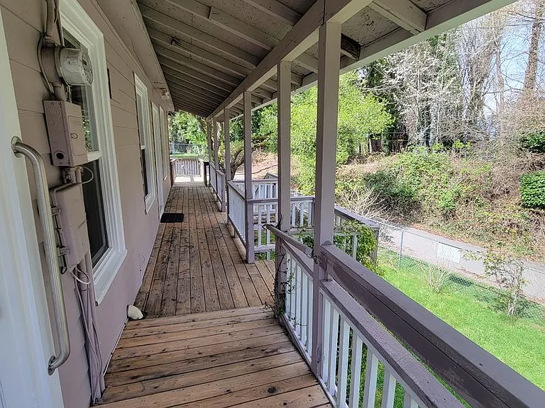 1290 Retsil Rd E — Photo 3