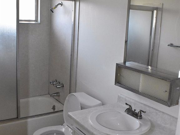 4th image of 6113 24th St