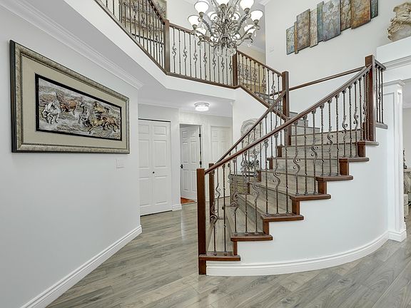 3rd image of 3070 Waddington Pl
