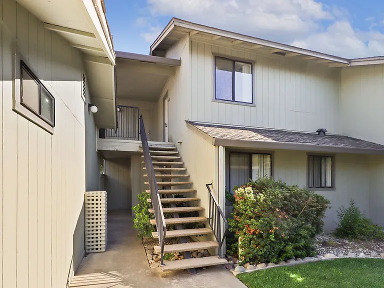 Sequoia Apartments 3 MONTHS FREE RENT on 3 and 4 bedroom townhomes — Photo 23