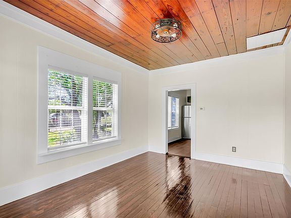4th image of 204 Kerry Rd