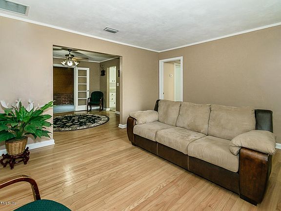 5th image of 6303 Pine Cove Ln