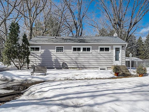 2nd image of 2985 Fairview Ave N