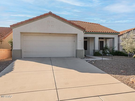 2nd image of 930 E Claridge Pl