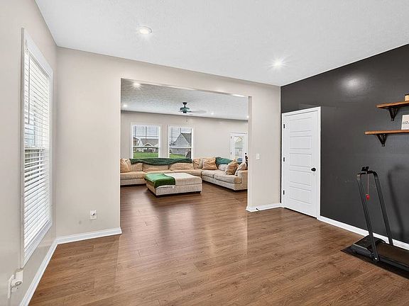 5th image of 2996 Norland St