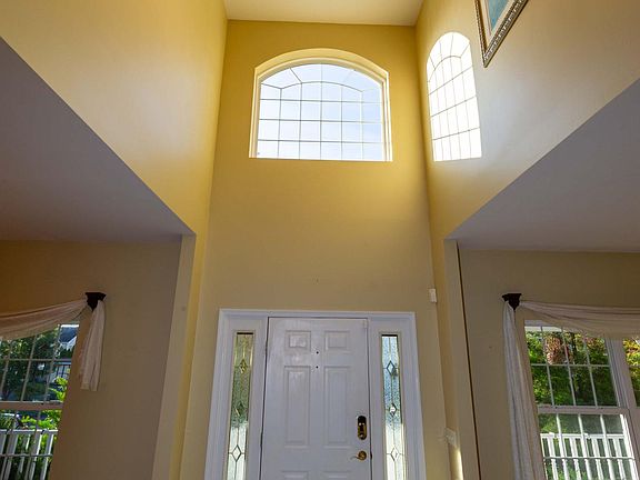 3rd image of 2718 Colonial Dr