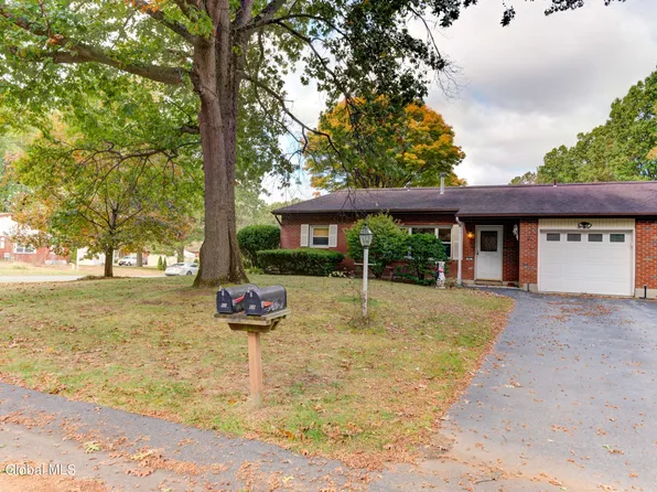 6D Lacosta Drive, Clifton Park, NY 12065