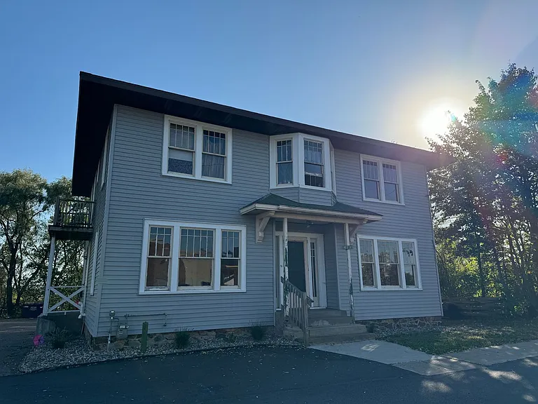 413 Division St — Photo 21
