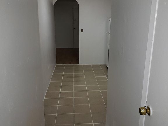 5th image of 1053 Stratford Ave