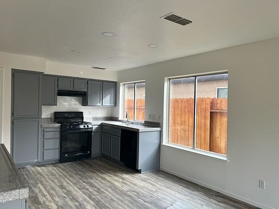 4th image of 9478 Village Tree Dr