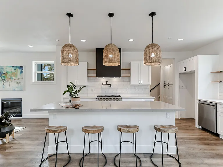6790 Yvonne Ct — Photo 4