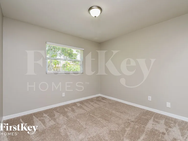 406 SE 10th Ave — Photo 12