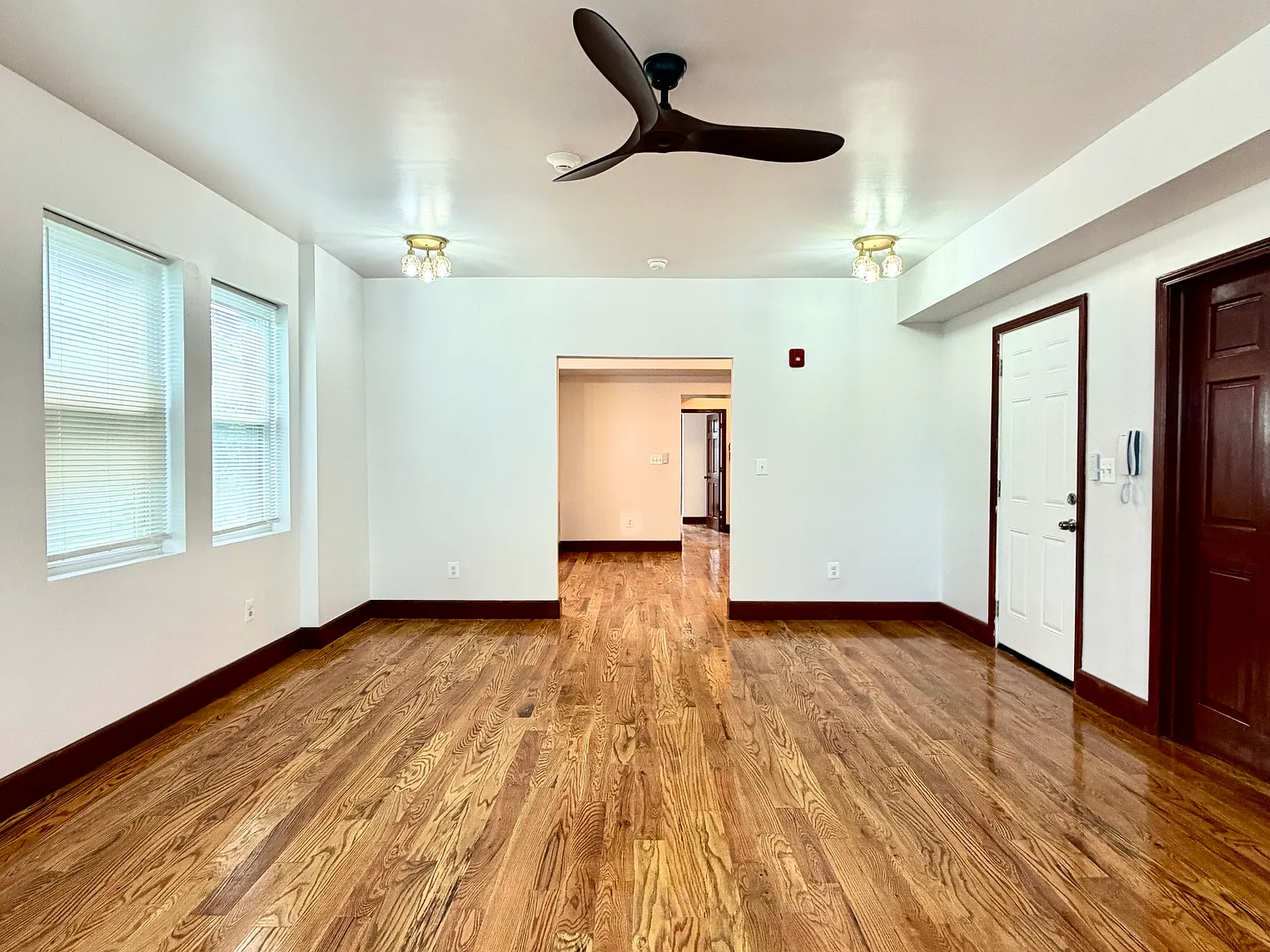 2 bed, 900 sqft, $1,600 — Photo 3