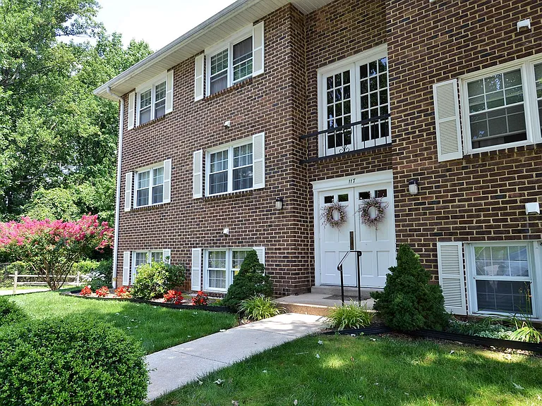 Hickory Hills Condominiums — Photo 18