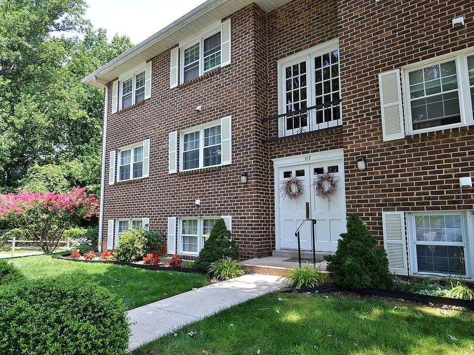 1st image of 207 Crocker Dr #111
